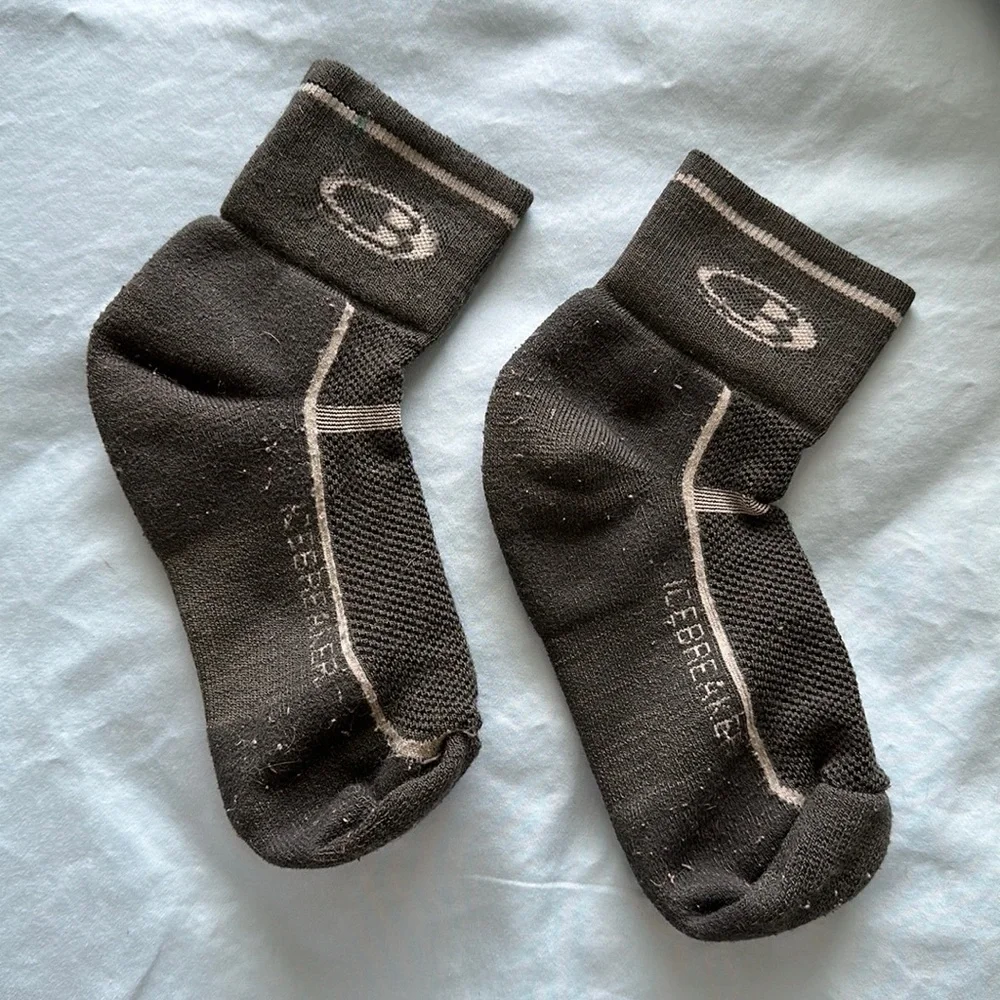 Women’s ICEBREAKER outdoor athletic socks. Size 6-8. - Picture 1 of 3